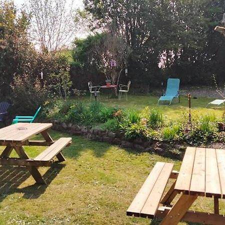 Les Secrets Du Val Bed & Breakfast Notre-Dame-du-Touchet ภายนอก รูปภาพ